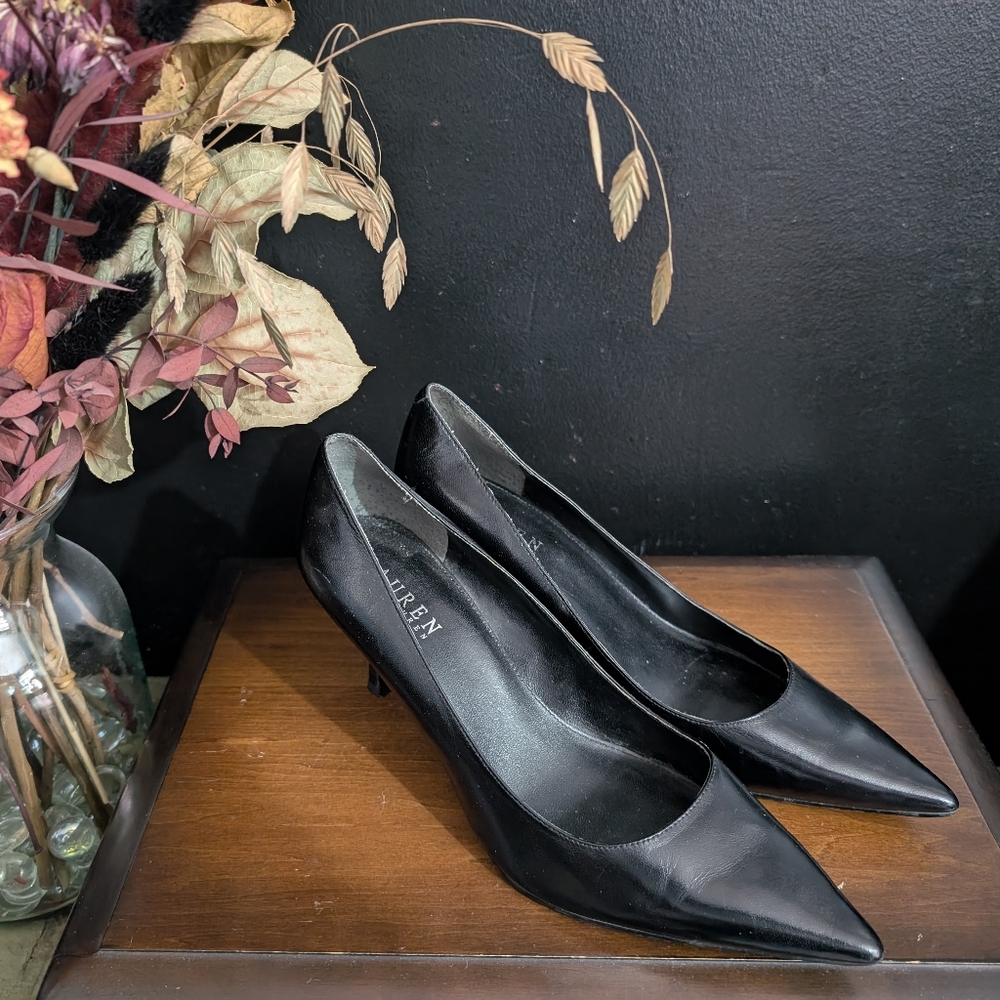 Ralph Lauren black leather closed toe pumps